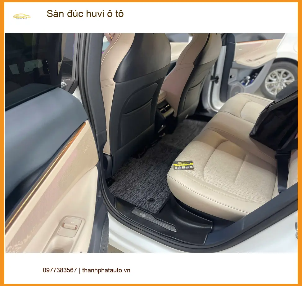 Anh Minh lắp sàn đúc huvi ô tô cho Hyundai Accent tại Quận 1 để xe luôn sạch đẹp ảnh thực tế 5