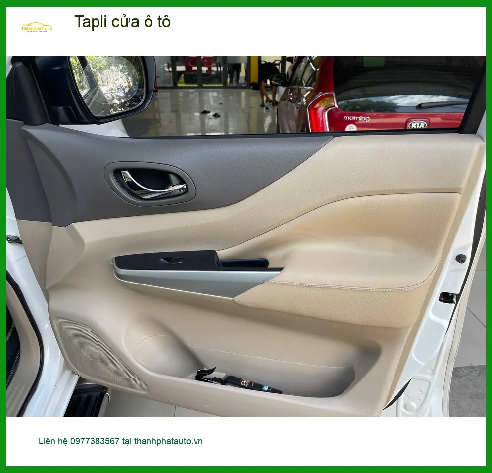 Chú Phước lắp Tapli cửa ô tô Honda Civic tại Quận Bình Thạnh vì tapli cũ đã bạc màu ảnh thực tế 3