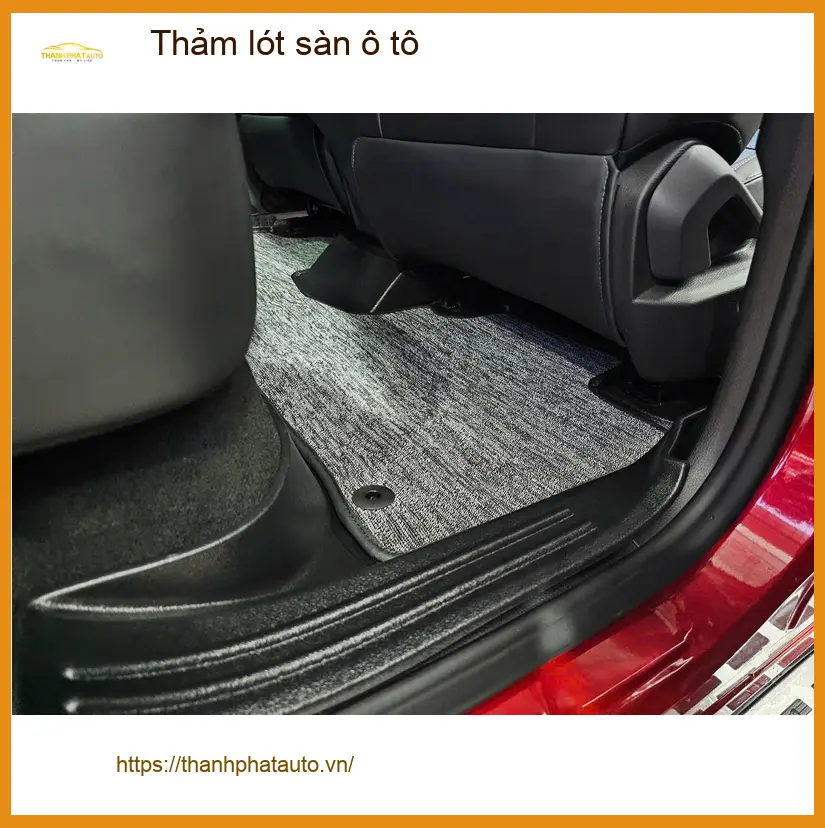 Chị Thảo lót thảm sàn ô tô cho Hyundai Accent tại Quận Bình Tân vì thảm cũ đã bẩn ảnh thực tế 3