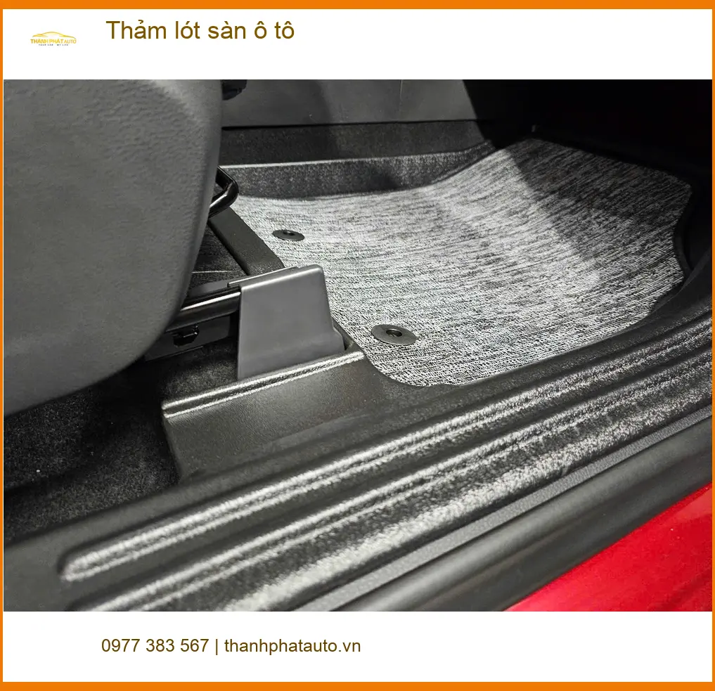 Anh Quang lắp thảm lót sàn ô tô cho Hyundai Santa Fe tại Hóc Môn