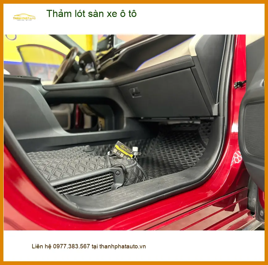 Chị Thư thay thảm lót sàn xe ô tô cho Hyundai Accent ở Quận 12 để dễ dàng vệ sinh ảnh thực tế 4