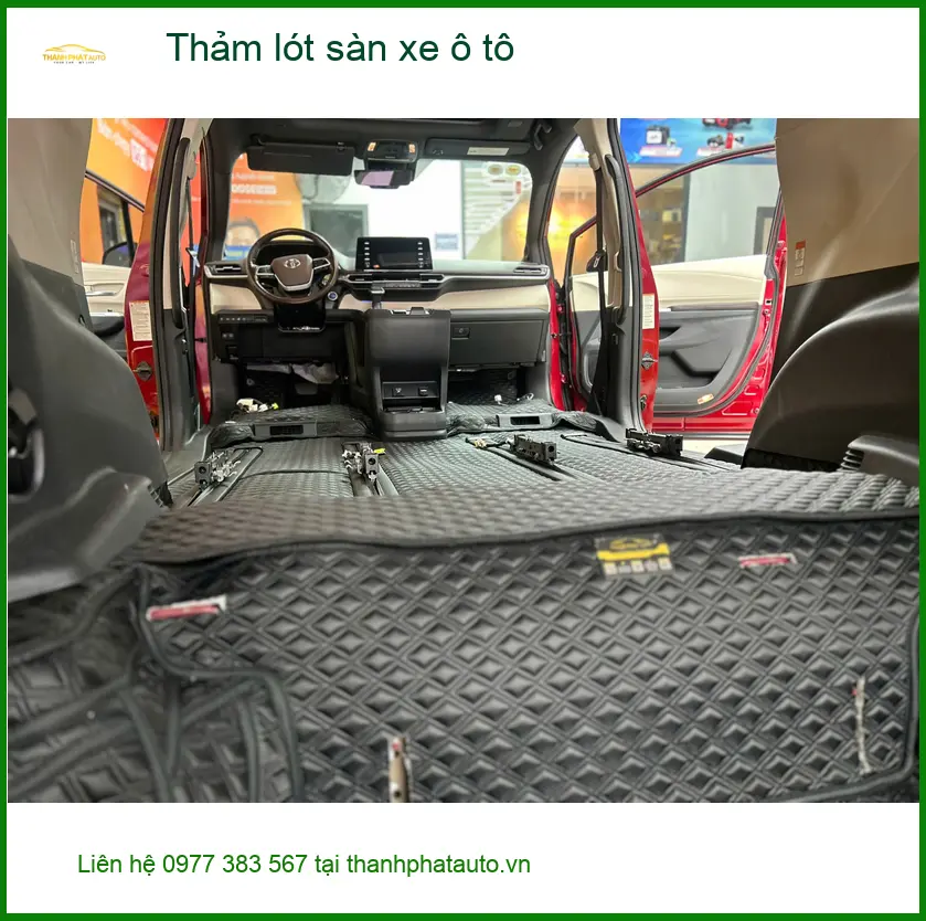 Cô Dung tìm thảm lót sàn xe ô tô Kia Carnival tại Quận 9 uy tín ảnh thực tế 4