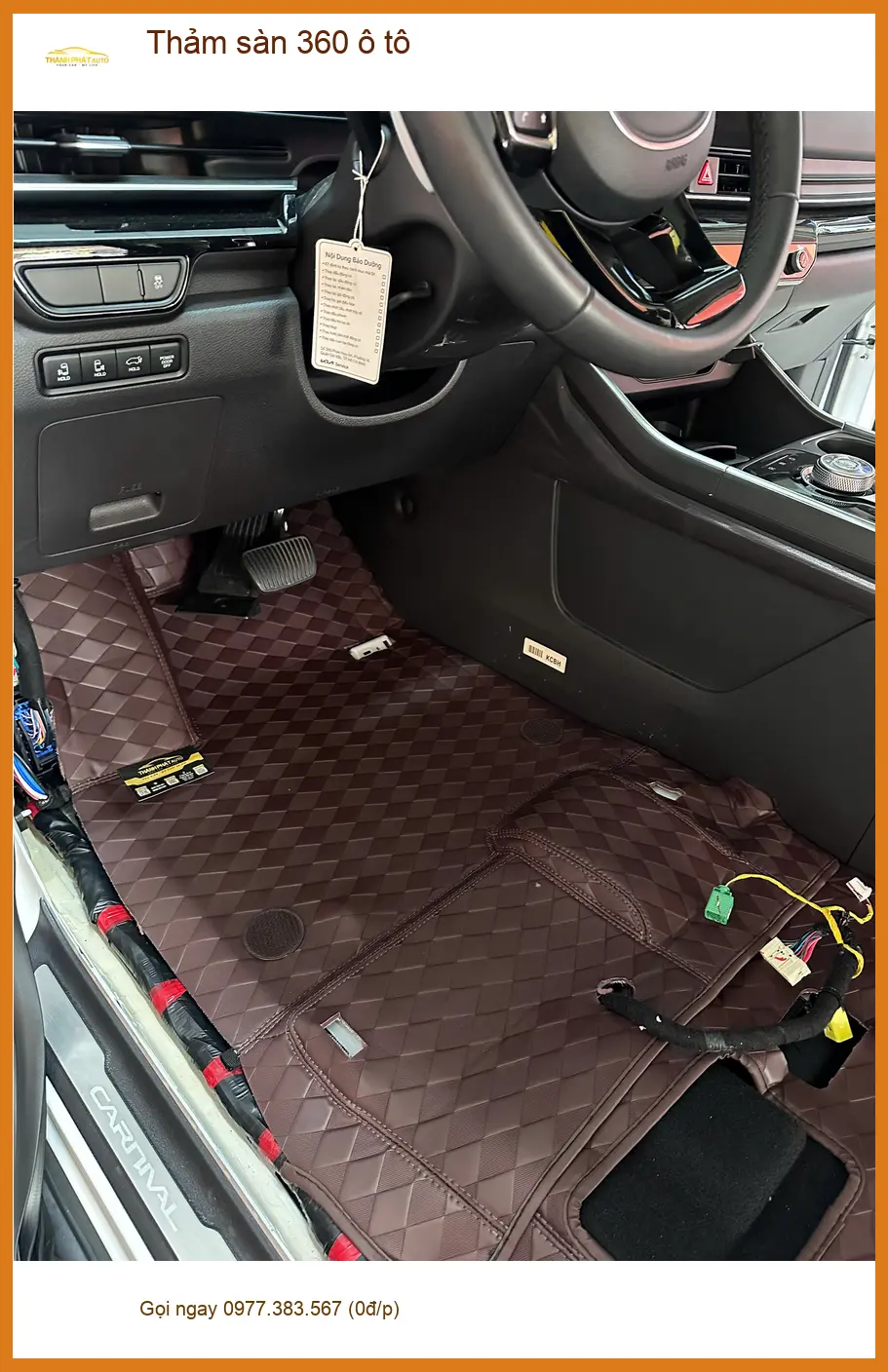 Anh Khang lắp thảm sàn 360 ô tô Toyota Camry tại Quận 5 vì xe hay đi công trình