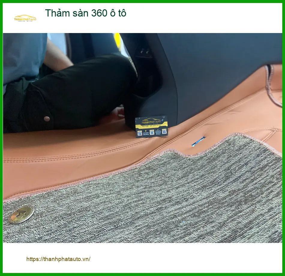 Chị Ngọc Anh thay thảm sàn 360 ô tô cho Hyundai Accent để nội thất luôn sạch đẹp tại Quận 4 ảnh thực tế 2
