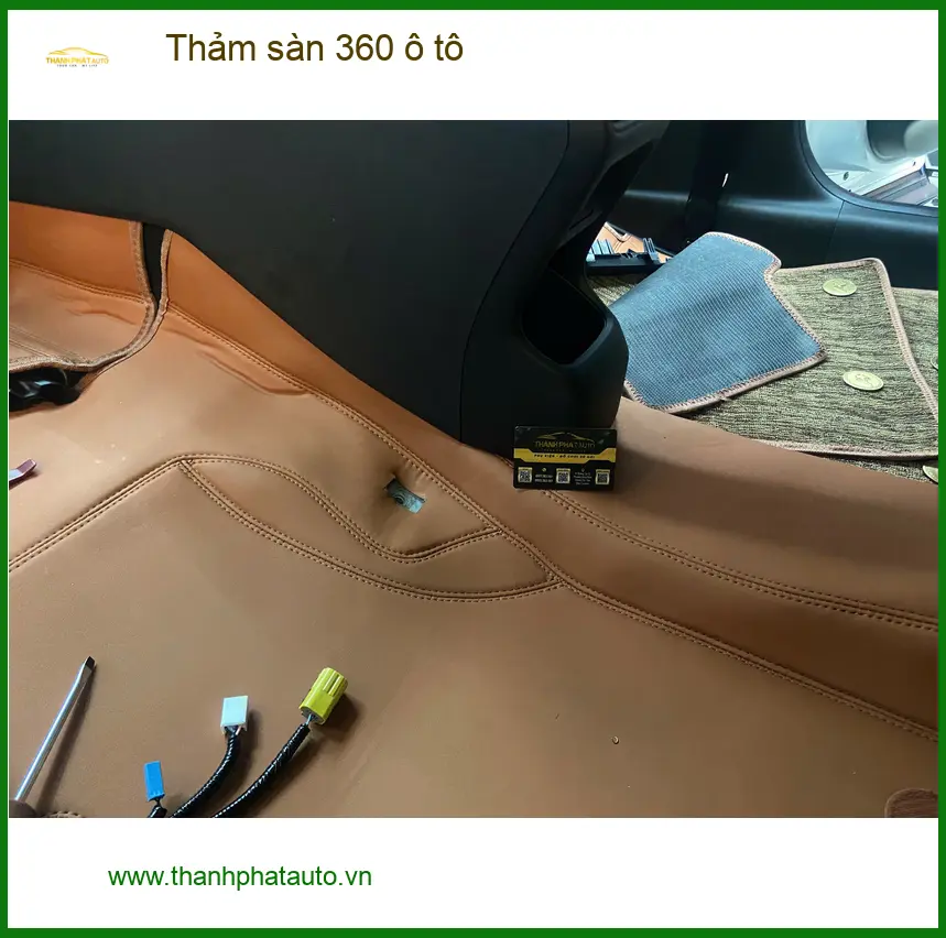Chú Phước lắp thảm sàn 360 ô tô cho Honda CR-V tại Nhà Bè nội thất sạch đẹp