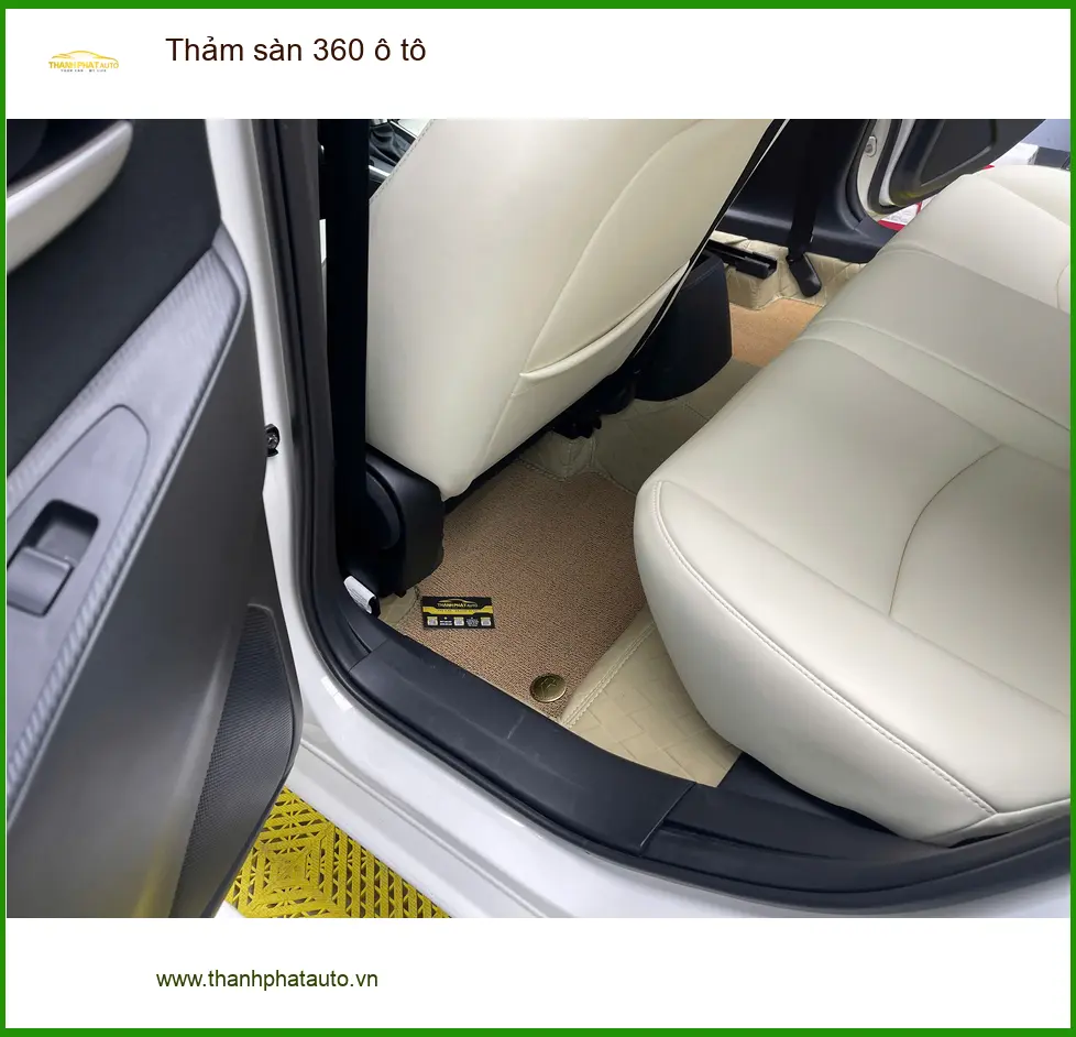 Chú Minh lắp thảm sàn 360 ô tô Kia K3 Quận Tân Bình giữ sạch nội thất.