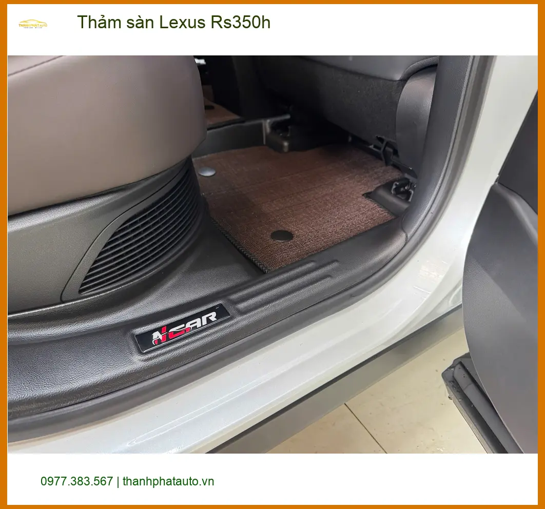 Chú Lâm thay thảm sàn Lexus Rs350h tại Quận Phú Nhuận để giữ xe luôn sạch ảnh thực tế 2
