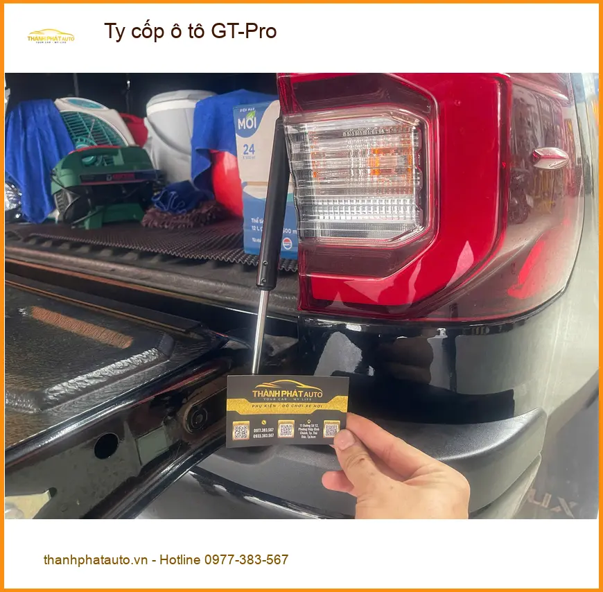 Anh Tấn lắp Ty cốp ô tô GT-Pro cho Hyundai SantaFe tại Nhà Bè vì cốp zin nặng tay