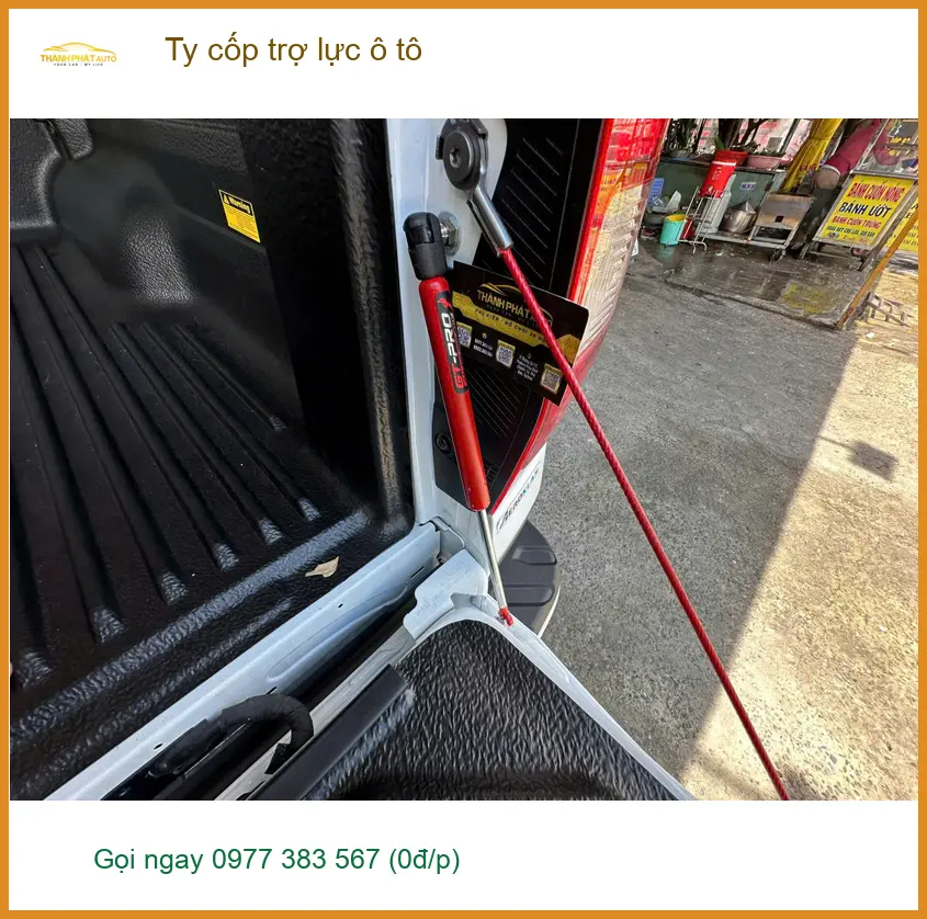 Bác Cường lắp Ty cốp trợ lực ô tô cho Toyota Camry tại Quận 7 ảnh thực tế 3