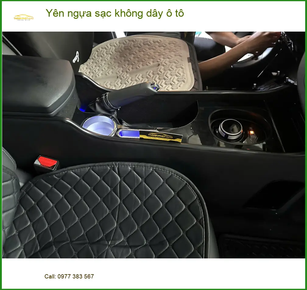 Anh Tùng lắp yên ngựa sạc không dây ô tô cho Honda Civic tại Quận 8 vì hay quên cáp sạc ảnh thực tế 2