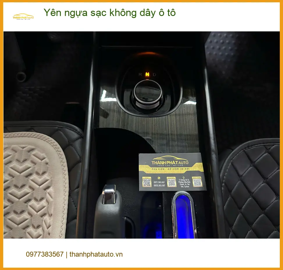Chú Lộc lắp yên ngựa sạc không dây ô tô cho Kia K3 tại Thủ Đức để tiện sạc pin ảnh thực tế 2