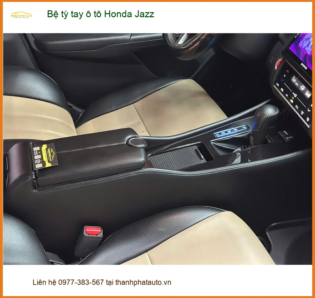 Anh Minh lắp bệ tỳ tay ô tô Honda Jazz tại Quận 12 để lái xe đỡ mỏi hơn
