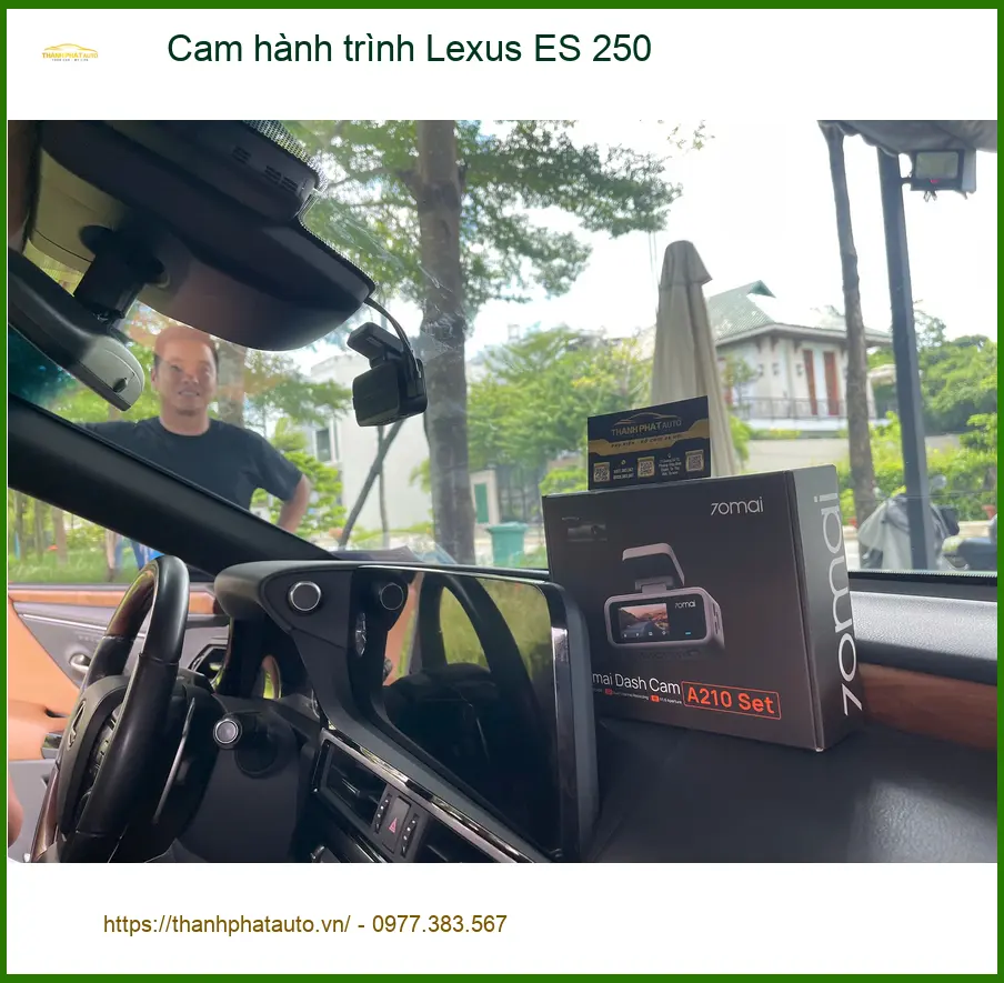 Anh Tùng lắp cam hành trình Lexus ES 250 tại Quận 9 để an tâm khi di chuyển
