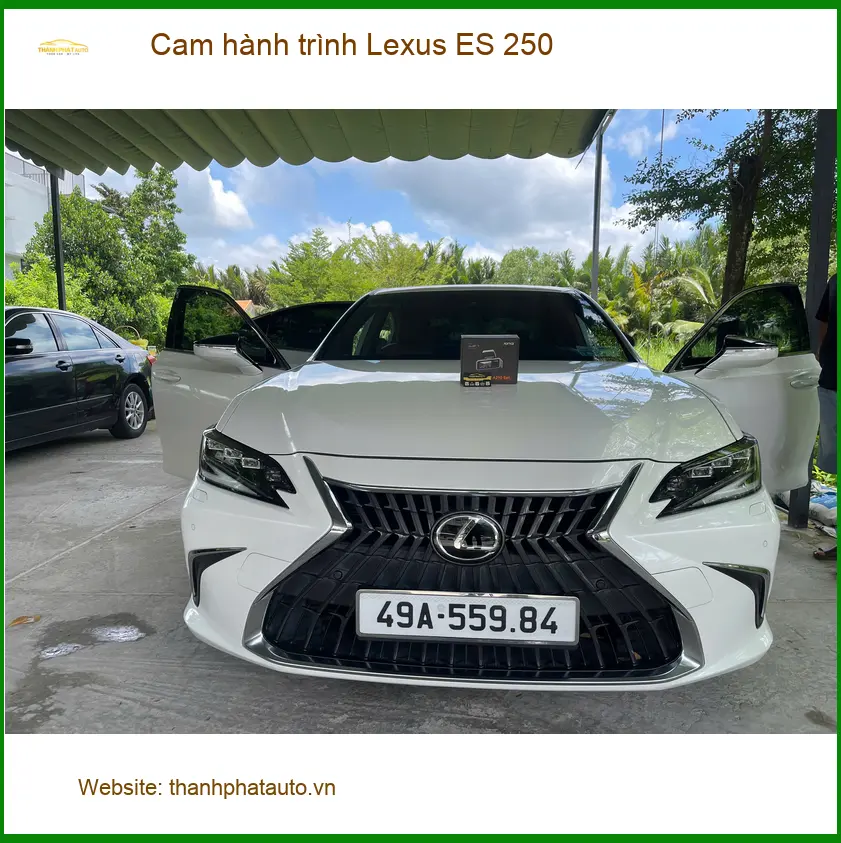 Anh Tùng lắp cam hành trình Lexus ES 250 tại Quận 9 để an tâm khi di chuyển ảnh thực tế 3