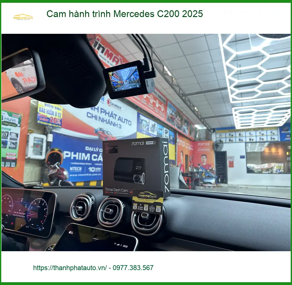 Chị Thảo lắp Cam hành trình Mercedes C200 2025 tại Quận 12 an tâm di chuyển