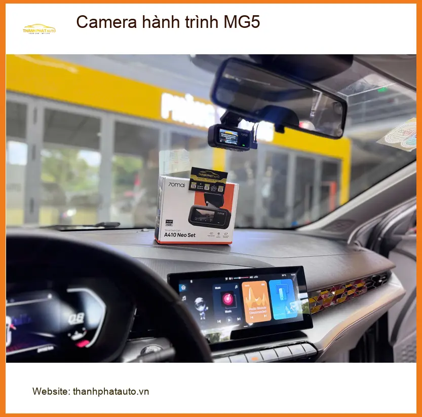 Chị Thảo lắp Camera hành trình MG5 tại Quận 9 quan sát giao thông đêm