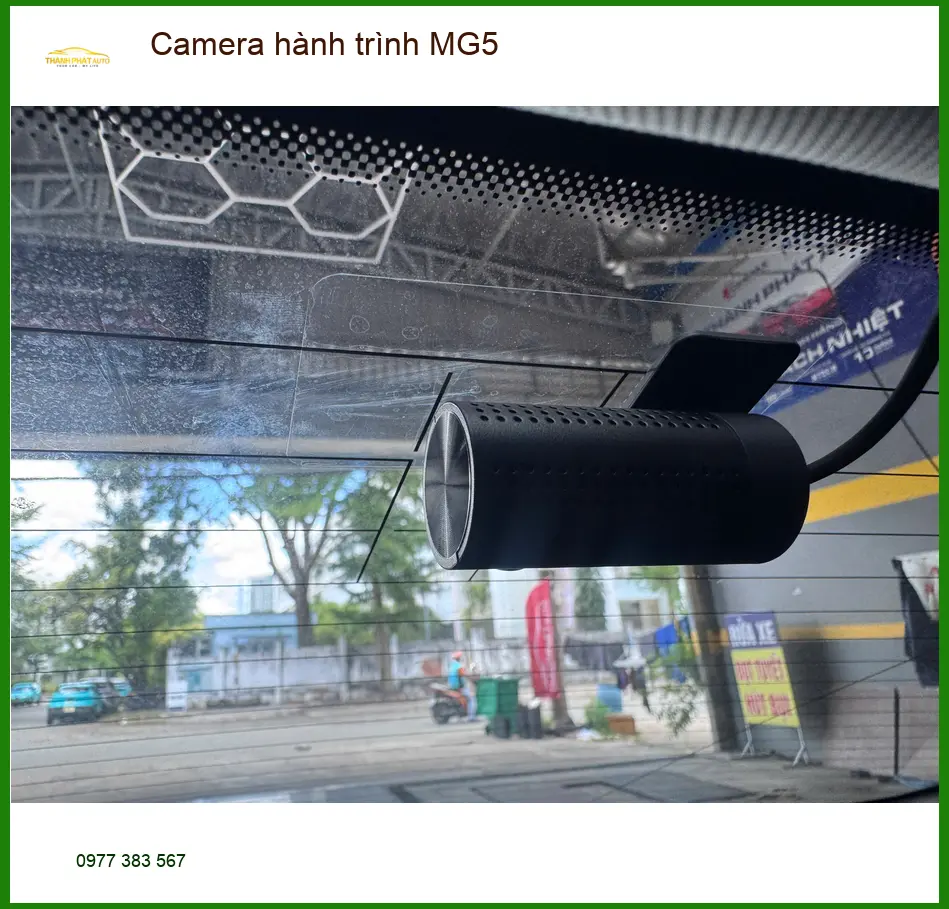 Chị Thảo lắp Camera hành trình MG5 tại Quận 9 quan sát giao thông đêm ảnh thực tế 4