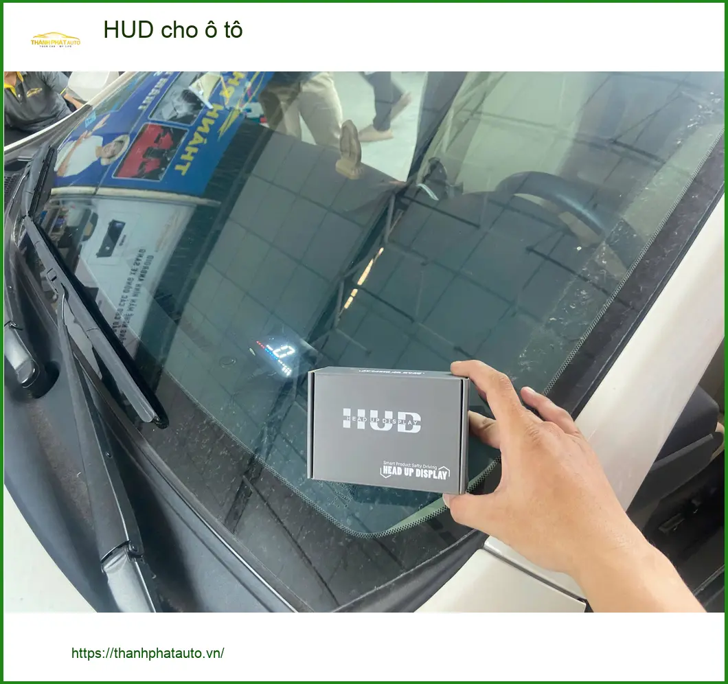 Anh Kiệt lắp HUD cho Hyundai Accent tại Quận 12 để lái xe an toàn hơn