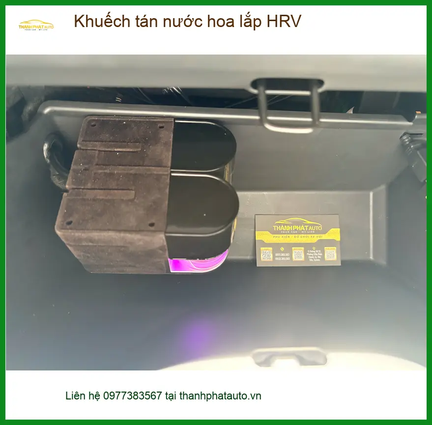 Chị Thảo lắp khuếch tán nước hoa HRV tại Quận Thủ Đức để xe luôn thơm mát, dễ chịu