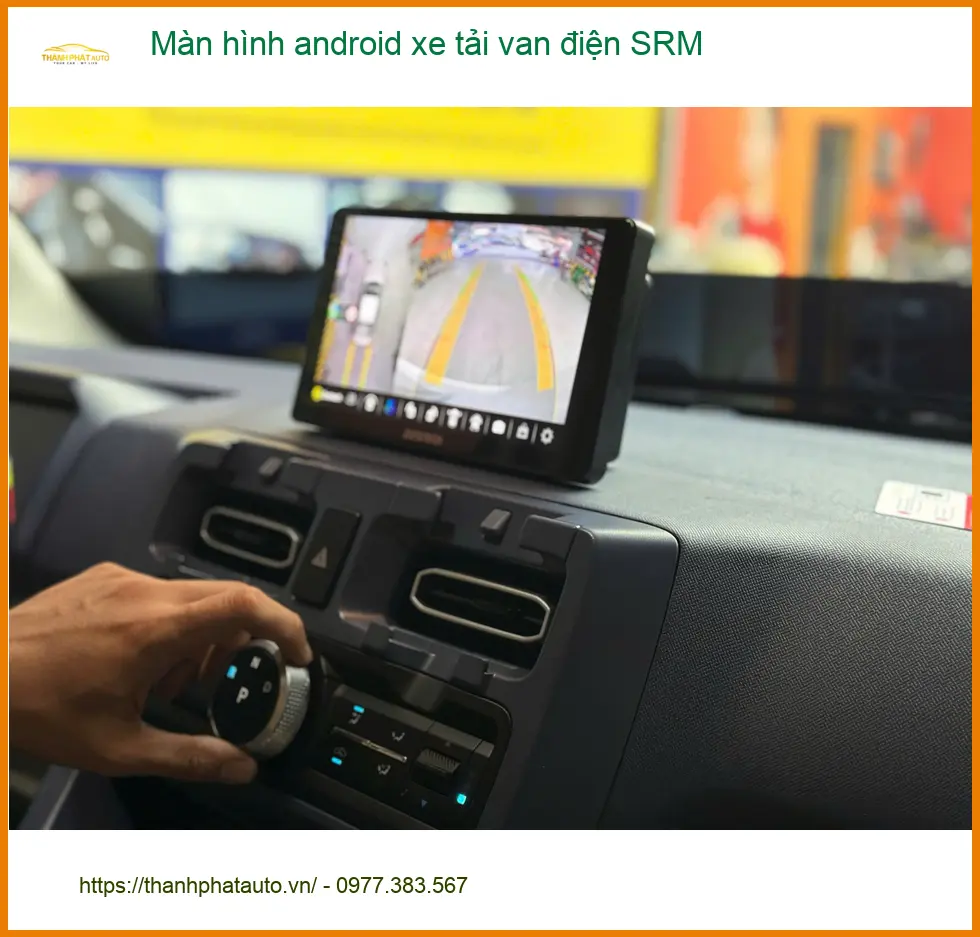 Anh Kiên lắp màn hình Android xe tải van điện SRM tại Quận 12 để tiện theo dõi lộ trình và giải trí ảnh thực tế 3
