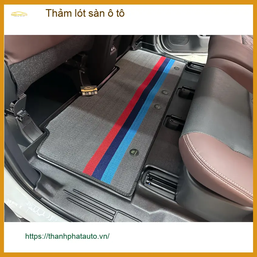 Cô Trúc thay thảm lót sàn ô tô Ford Ranger tại Quận 12 để nội thất luôn mới ảnh thực tế 2