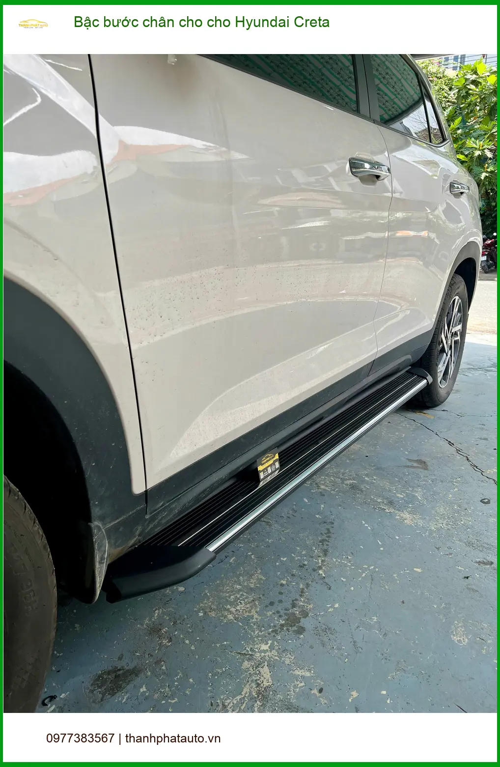 Chị Phương lắp bậc bước chân cho Hyundai Creta ở Quận Thủ Đức để gia đình tiện lên xuống