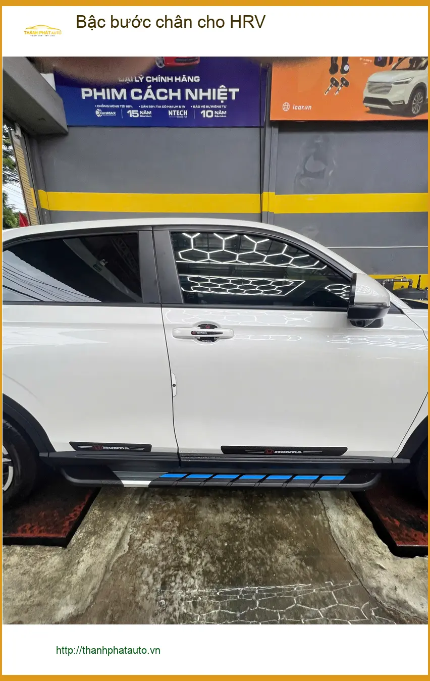 Anh Khôi lắp bậc bước chân cho Honda HRV tại Quận 9 để xe thêm vững chãi