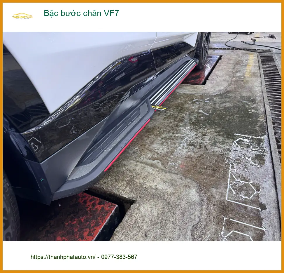 Anh Trọng lắp bậc bước chân VF7 tại Quận 9 cho xe tiện lên xuống ảnh thực tế 4