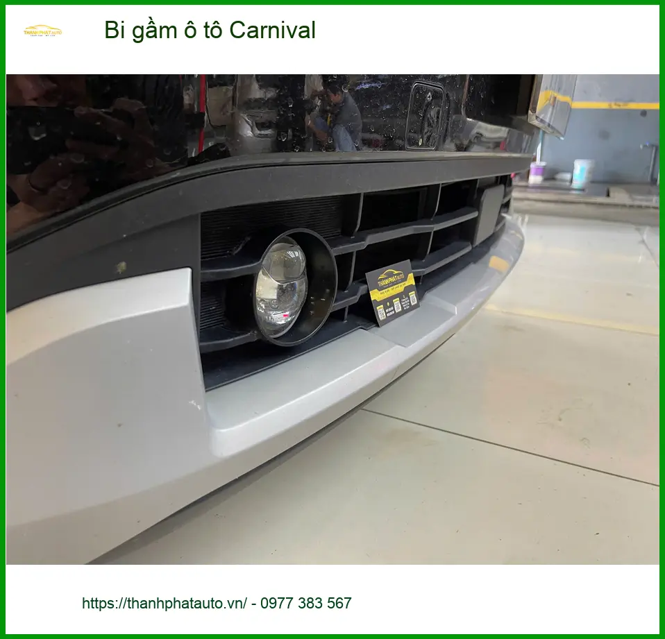 Anh Phi nâng cấp bi gầm ô tô cho Carnival ở Q9 vì đèn zin yếu sáng