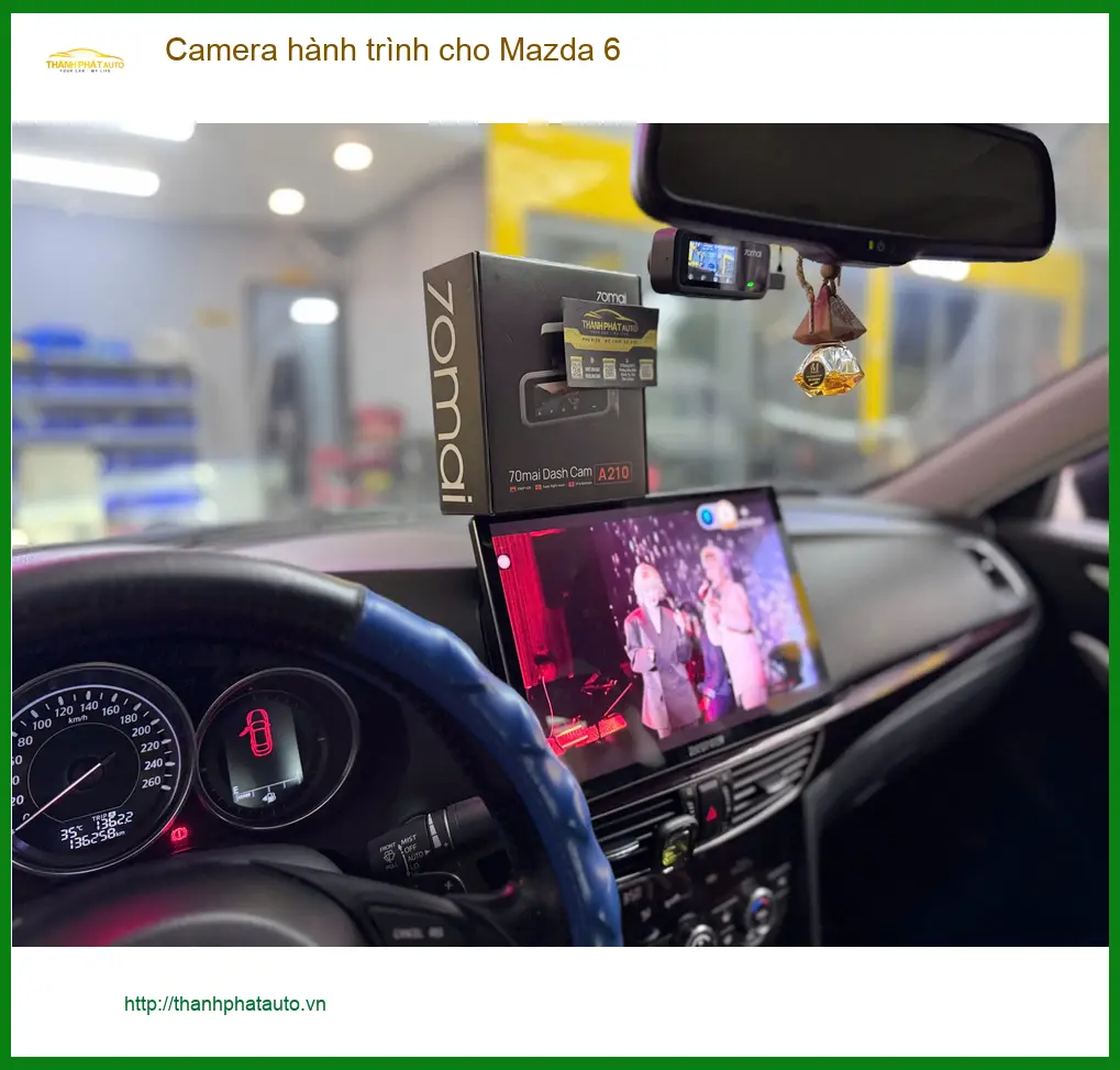 Chị Thảo lắp camera hành trình cho Mazda 6 tại Quận 9 để ghi lại hành trình an toàn