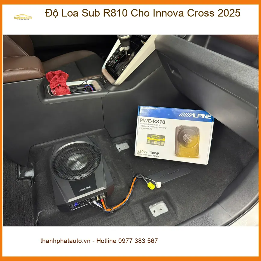 Anh Khải độ Loa Sub R810 cho Innova Cross 2025 Quận 12 để âm thanh thêm uy lực