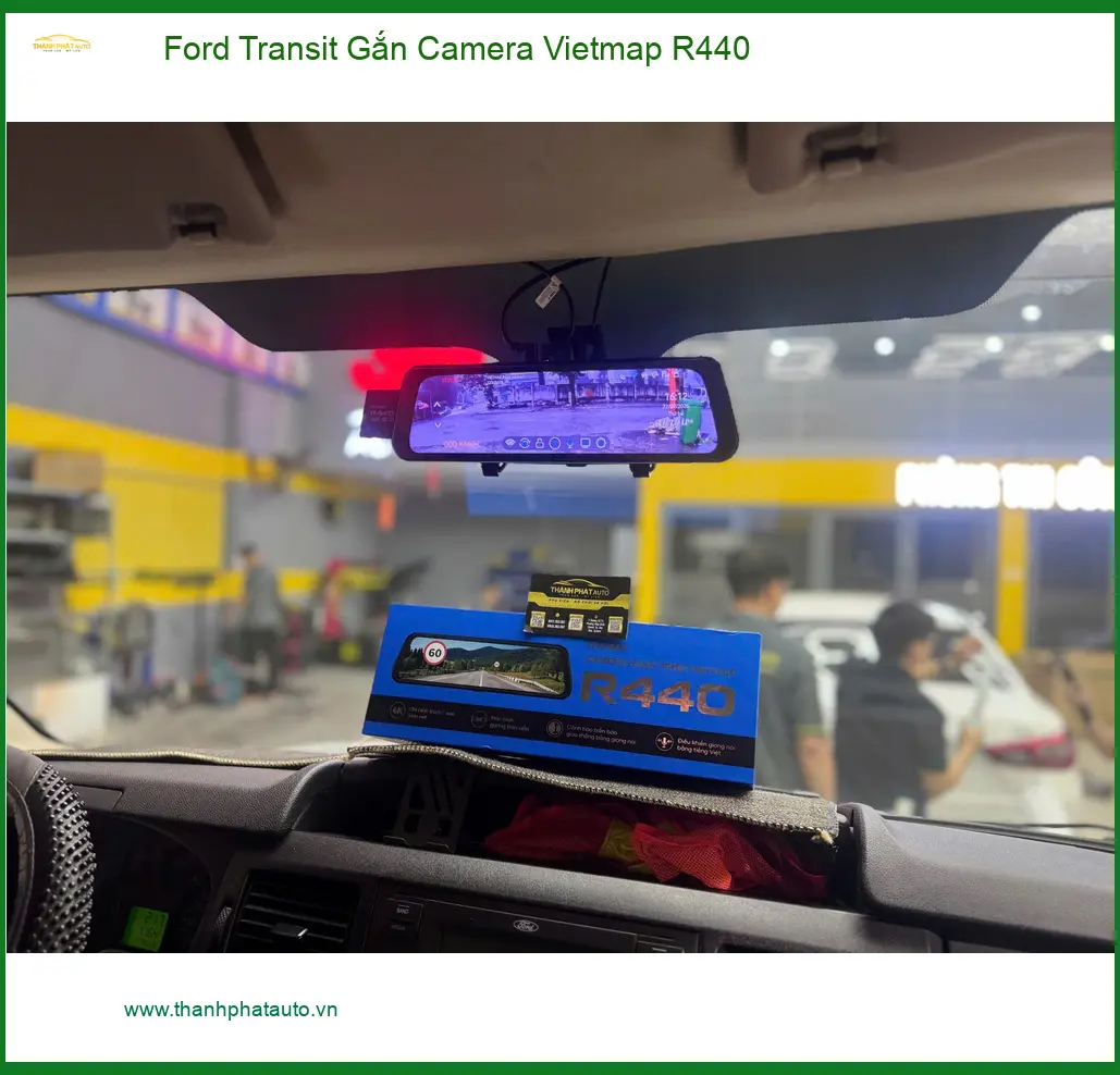Anh Trọng gắn Camera Vietmap R440 cho Ford Transit tại Quận 9 để yên tâm di chuyển đường dài ảnh thực tế 4