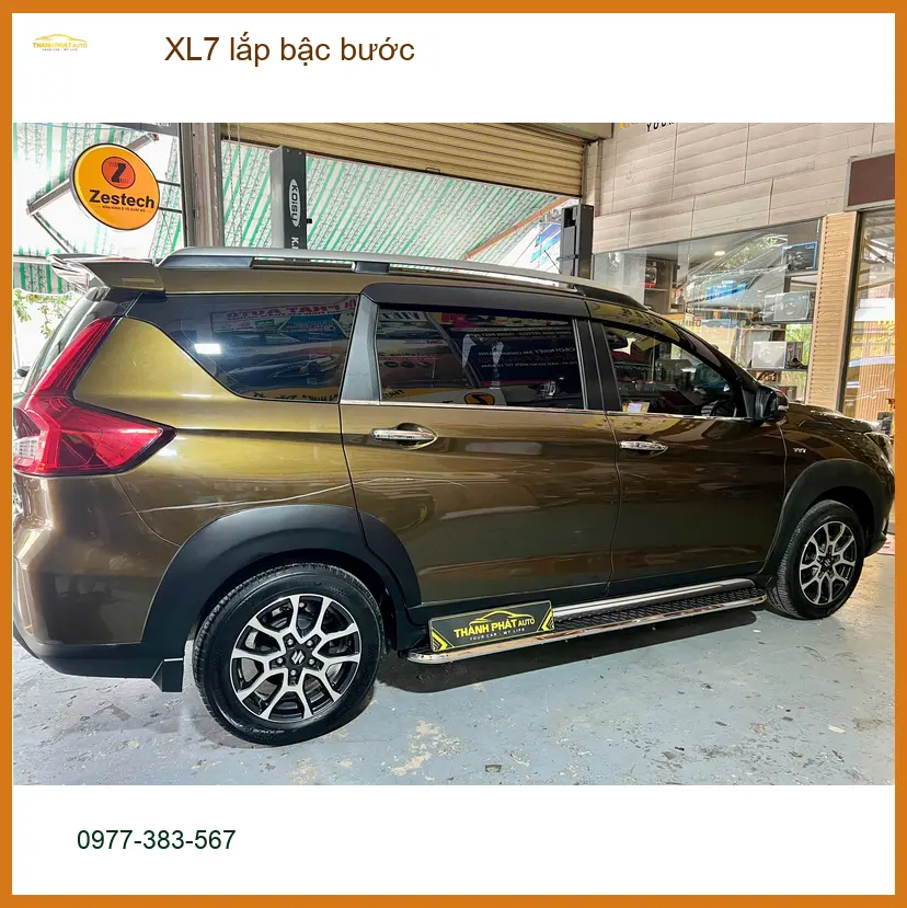 Anh Tùng lắp bậc bước Suzuki XL7 tại Thủ Đức giúp gia đình dễ lên xuống ảnh thực tế 2