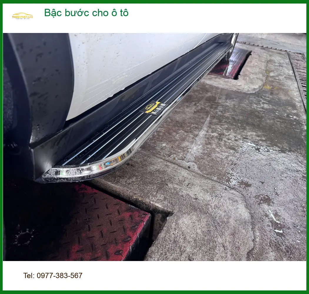 Anh Khải lắp bậc bước cho VinFast Lux SA tại Quận 3 để tiện lên xuống ảnh thực tế 2