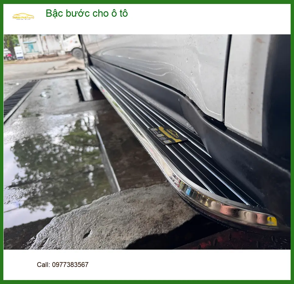 Anh Khải lắp bậc bước cho VinFast Lux SA tại Quận 3 để tiện lên xuống ảnh thực tế 5