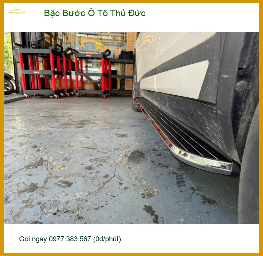 Chú Long lắp Bậc Bước Ô Tô cho Toyota Corolla Cross tại Thủ Đức tiện lợi cho người lớn tuổi ảnh thực tế 3
