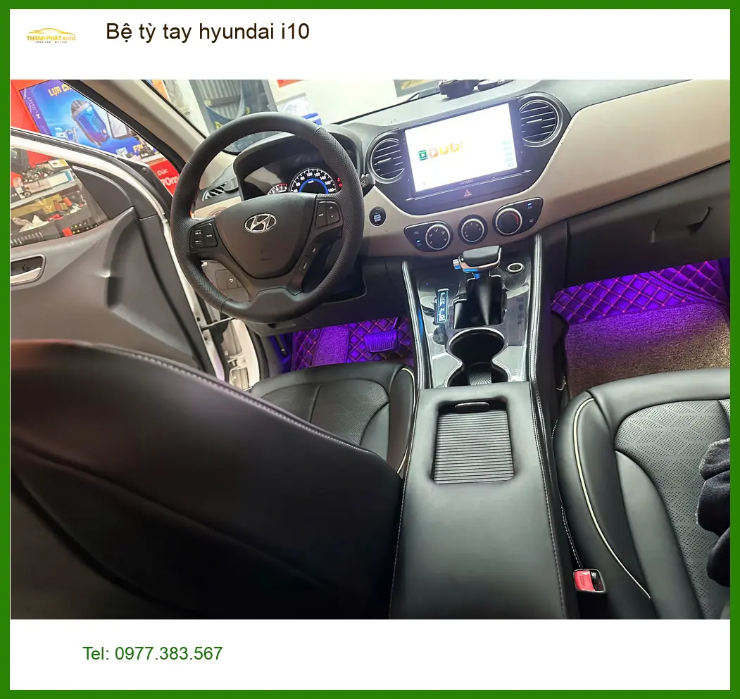 Chú Tùng lắp bệ tỳ tay Hyundai i10 tại Quận 6 để đỡ mỏi tay khi lái xe đường dài ảnh thực tế 2