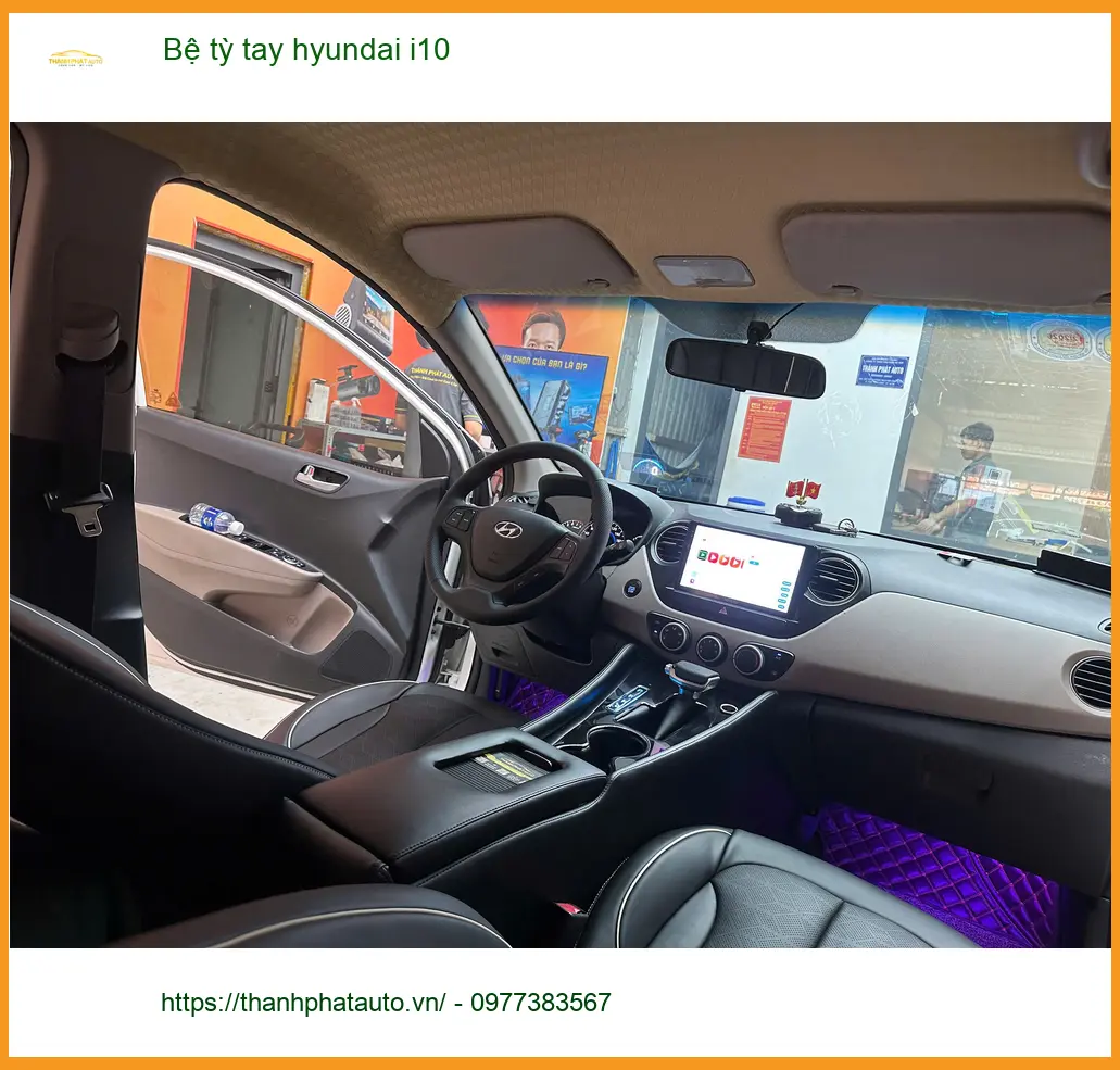 Anh Kiên lắp bệ tỳ tay Hyundai i10 tại Quận 2 để thoải mái hơn khi lái xe đường dài ảnh thực tế 2