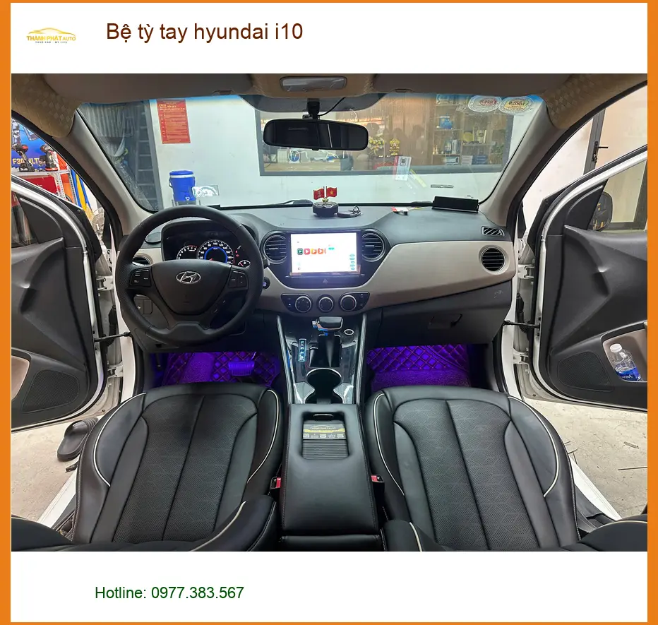 Chú Tùng lắp bệ tỳ tay Hyundai i10 tại Quận 6 để đỡ mỏi tay khi lái xe đường dài ảnh thực tế 3