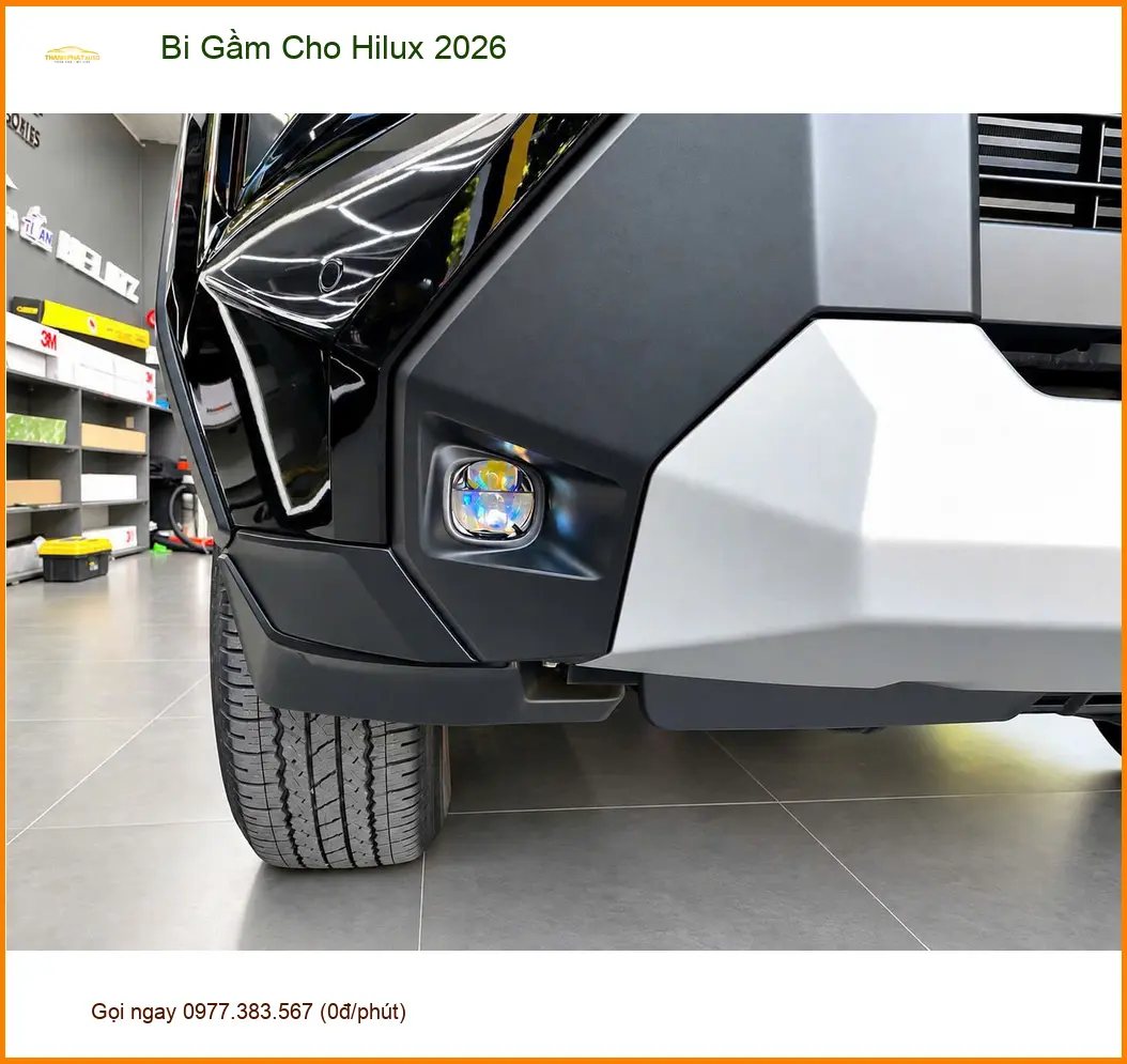 Anh Cường lắp bi gầm cho Hilux 2026 tại Thủ Đức vì đèn zin không đủ sáng ảnh thực tế 3