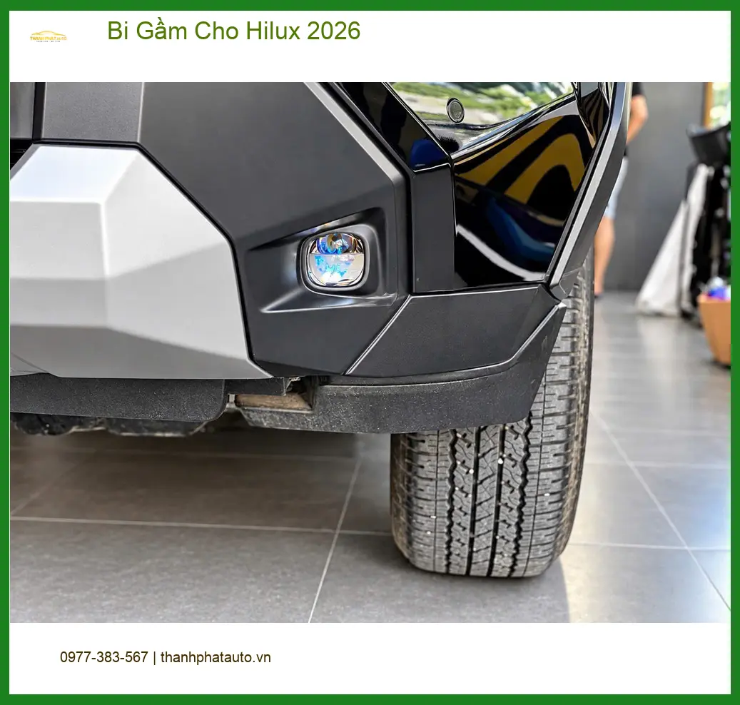 Anh Cường lắp bi gầm cho Hilux 2026 tại Thủ Đức vì đèn zin không đủ sáng ảnh thực tế 5