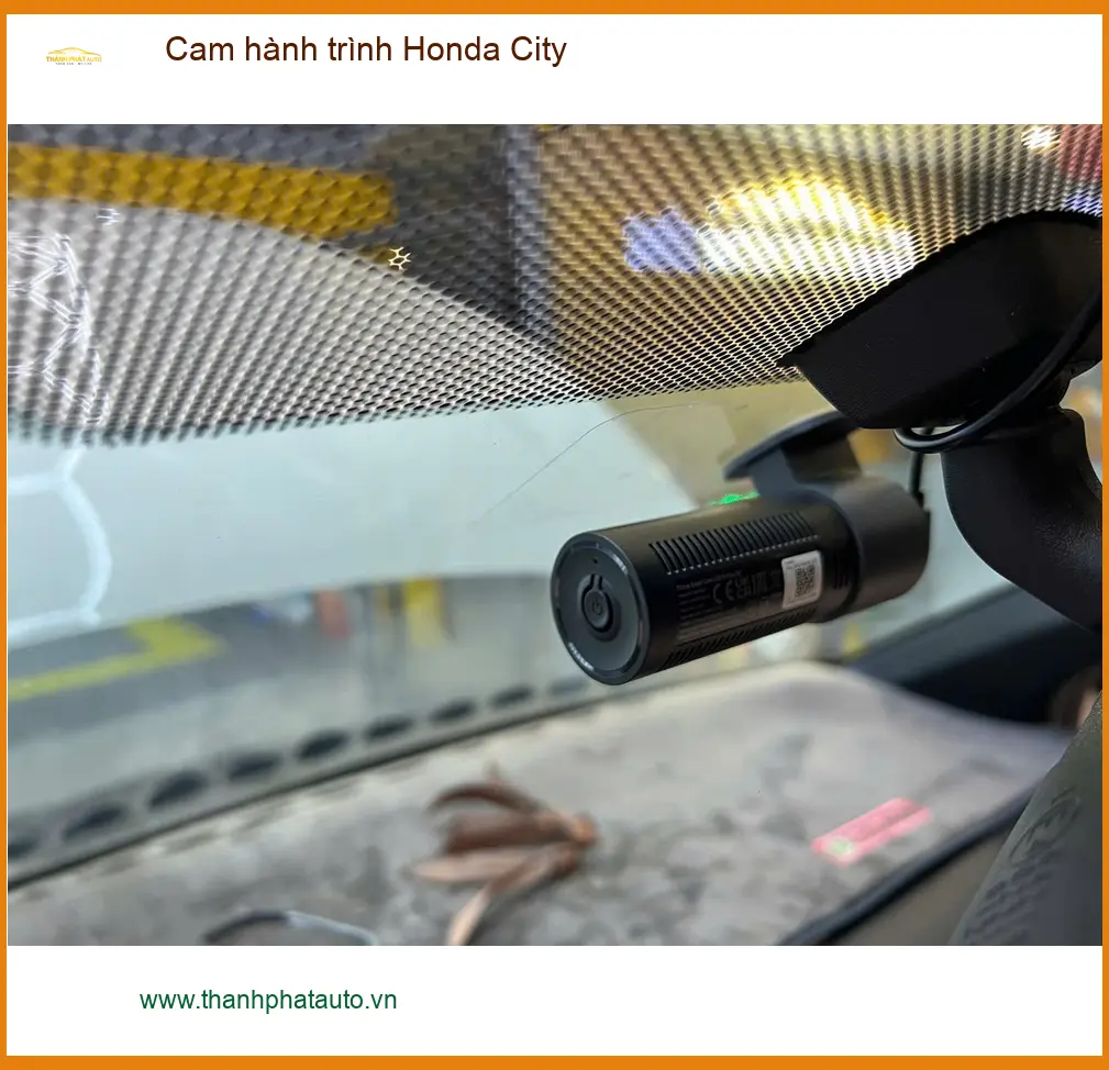 Bác Phong lắp cam hành trình Honda City Quận 3 để an tâm hơn khi đi lại trong thành phố