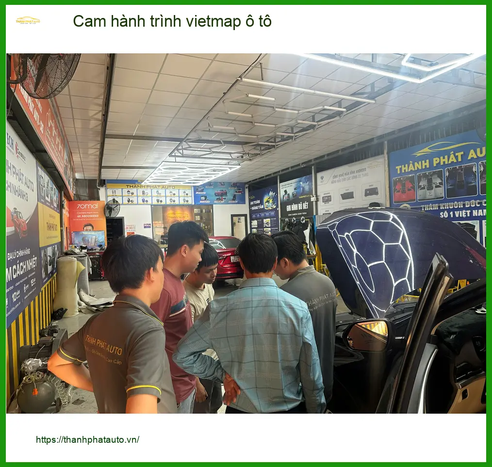 Anh Khải lắp cam hành trình Vietmap Mitsubishi Outlander tại Quận 2 ghi lại mọi khoảnh khắc ảnh thực tế 2