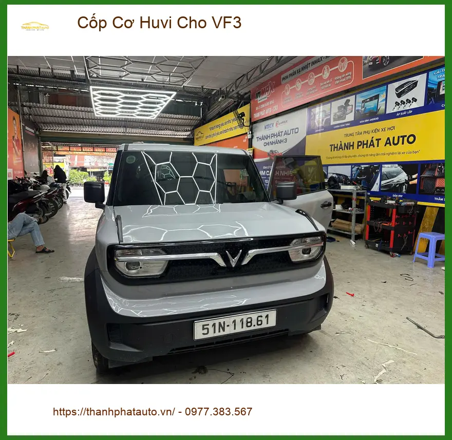 Chị Thùy lắp cốp cơ Huvi cho VinFast VF3 tại Quận 12 vì cần sự tiện lợi ảnh thực tế 4