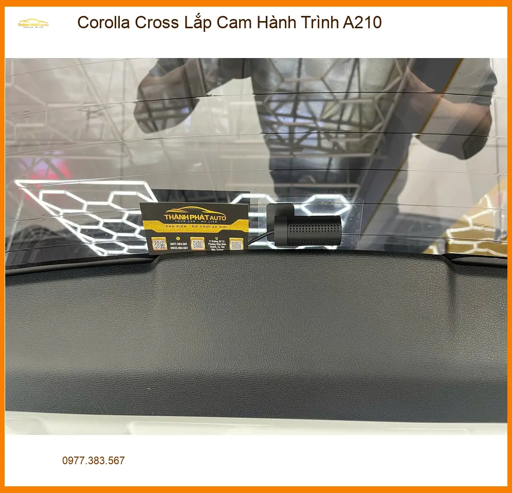 Anh Trường gắn camera hành trình A210 cho Corolla Cross tại Quận 9 để an tâm lái xe
