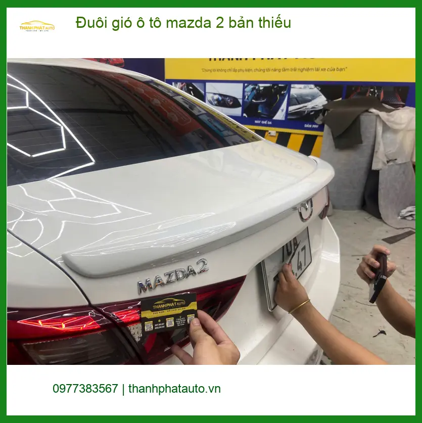 Anh Quang lắp đuôi gió ô tô Mazda 2 bản thiếu ở Quận 4 tăng vẻ thể thao ảnh thực tế 3