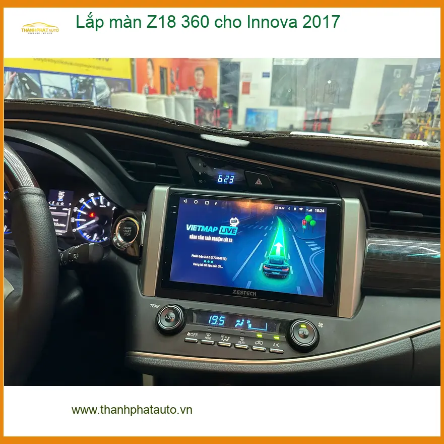 Chị Thảo lắp màn Z18 360 cho Innova 2017 Quận 5