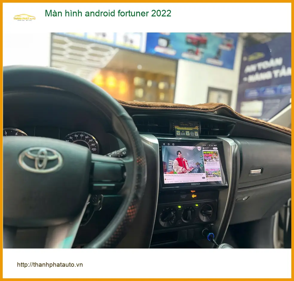Anh Quang lắp màn hình Android Fortuner 2022 tại Quận 8 để tiện đường đi làm