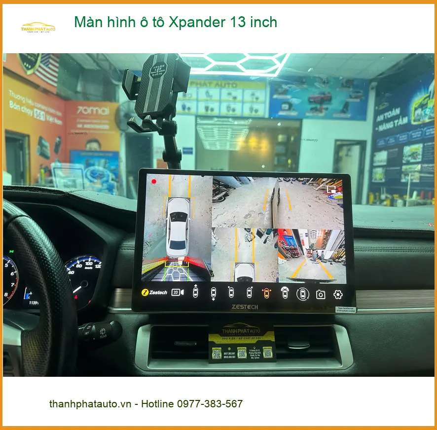 Anh Đạt nâng cấp màn hình ô tô Xpander 13 inch ở Quận 1 muốn có nhiều tính năng hơn.