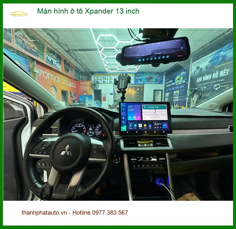 Anh Đạt nâng cấp màn hình ô tô Xpander 13 inch ở Quận 1 muốn có nhiều tính năng hơn. ảnh thực tế 3